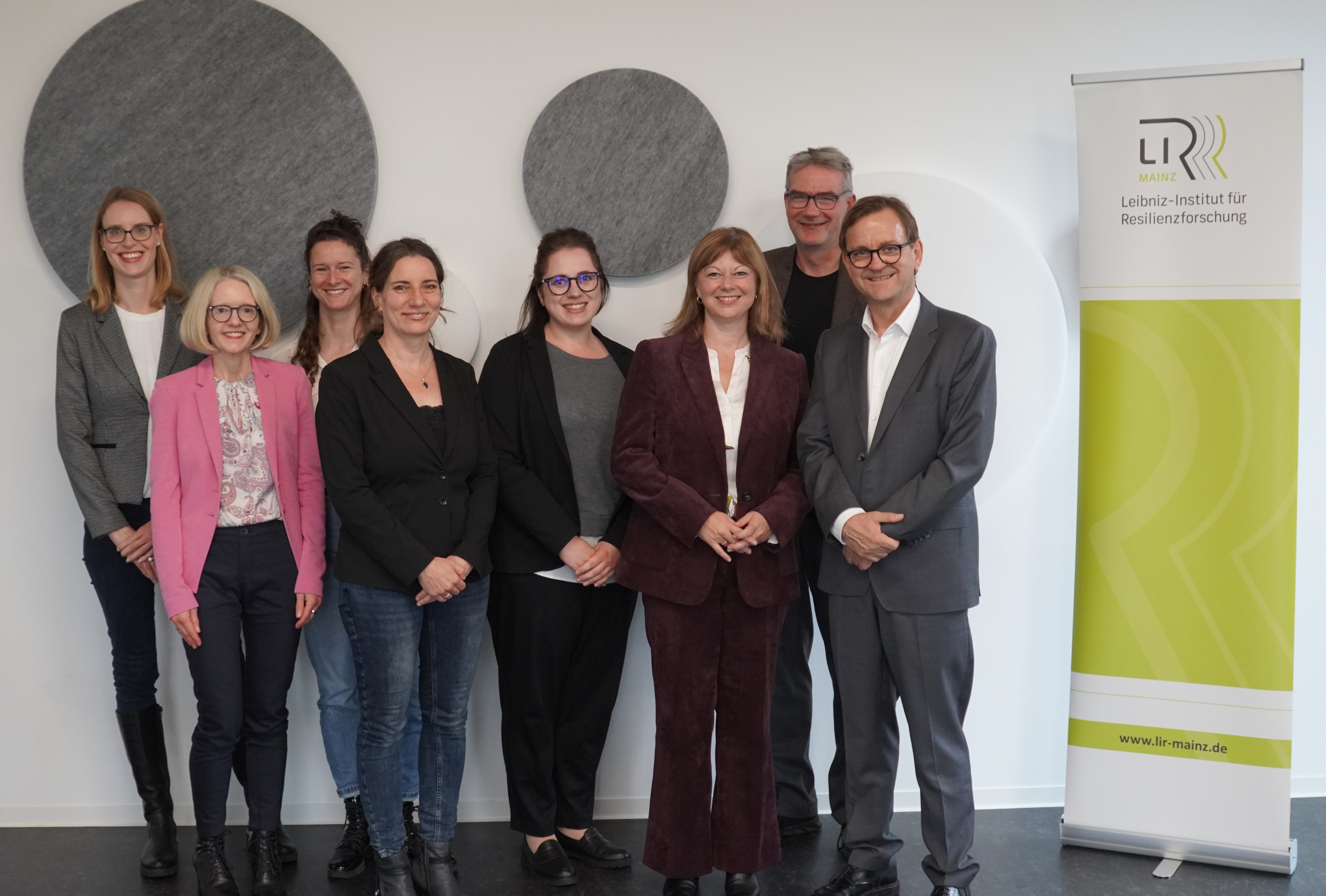 Strengthening resilience through free online training – Presentation of the resiLIR program during the visit of State Secretary Nicole Steingaß